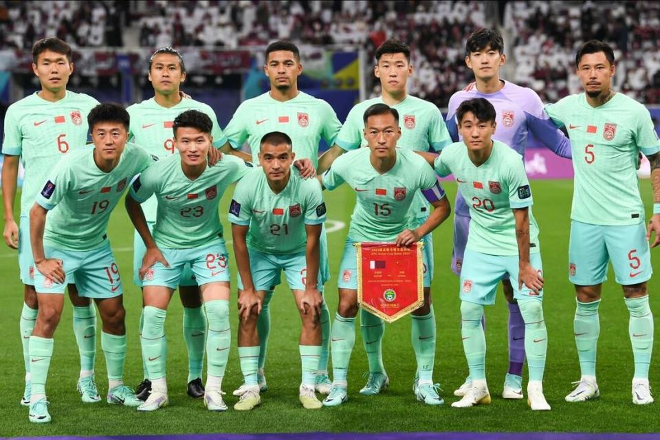 中国男足替补报到：张玉宁、姜至鹏领衔U23队