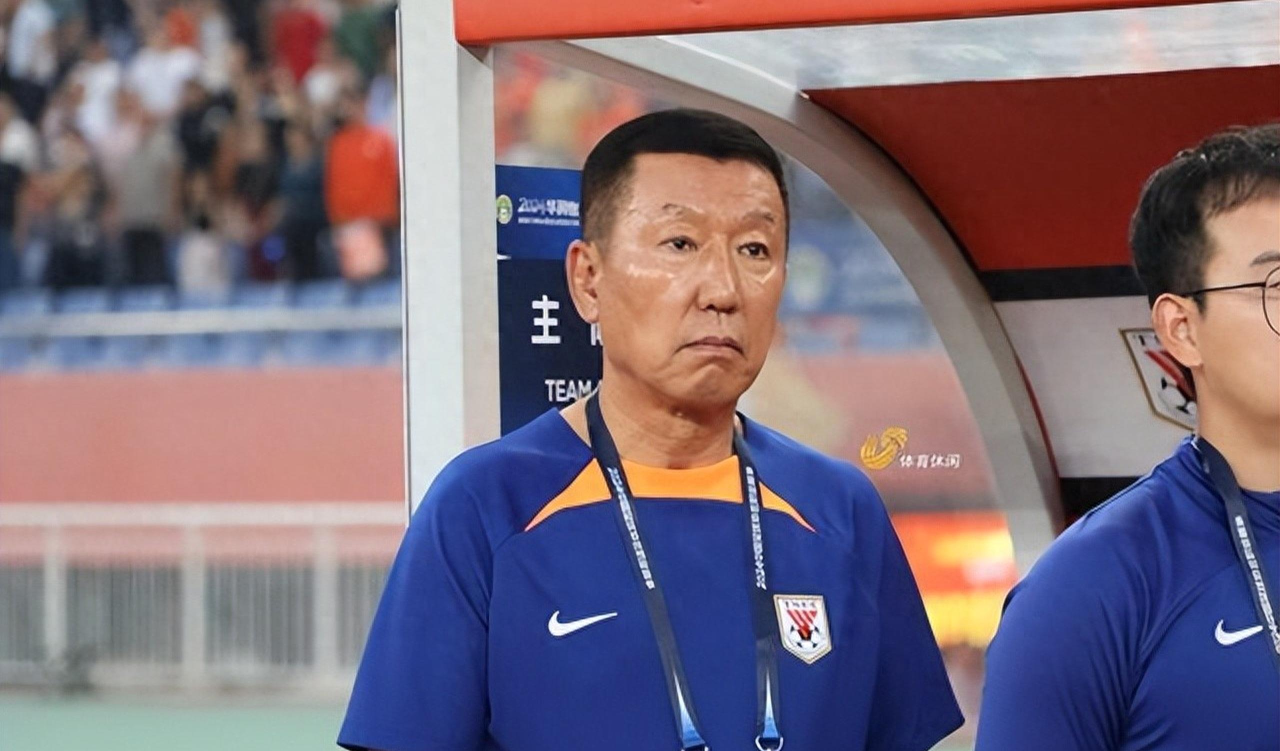 球队主教练因战绩不佳面临辞职压力