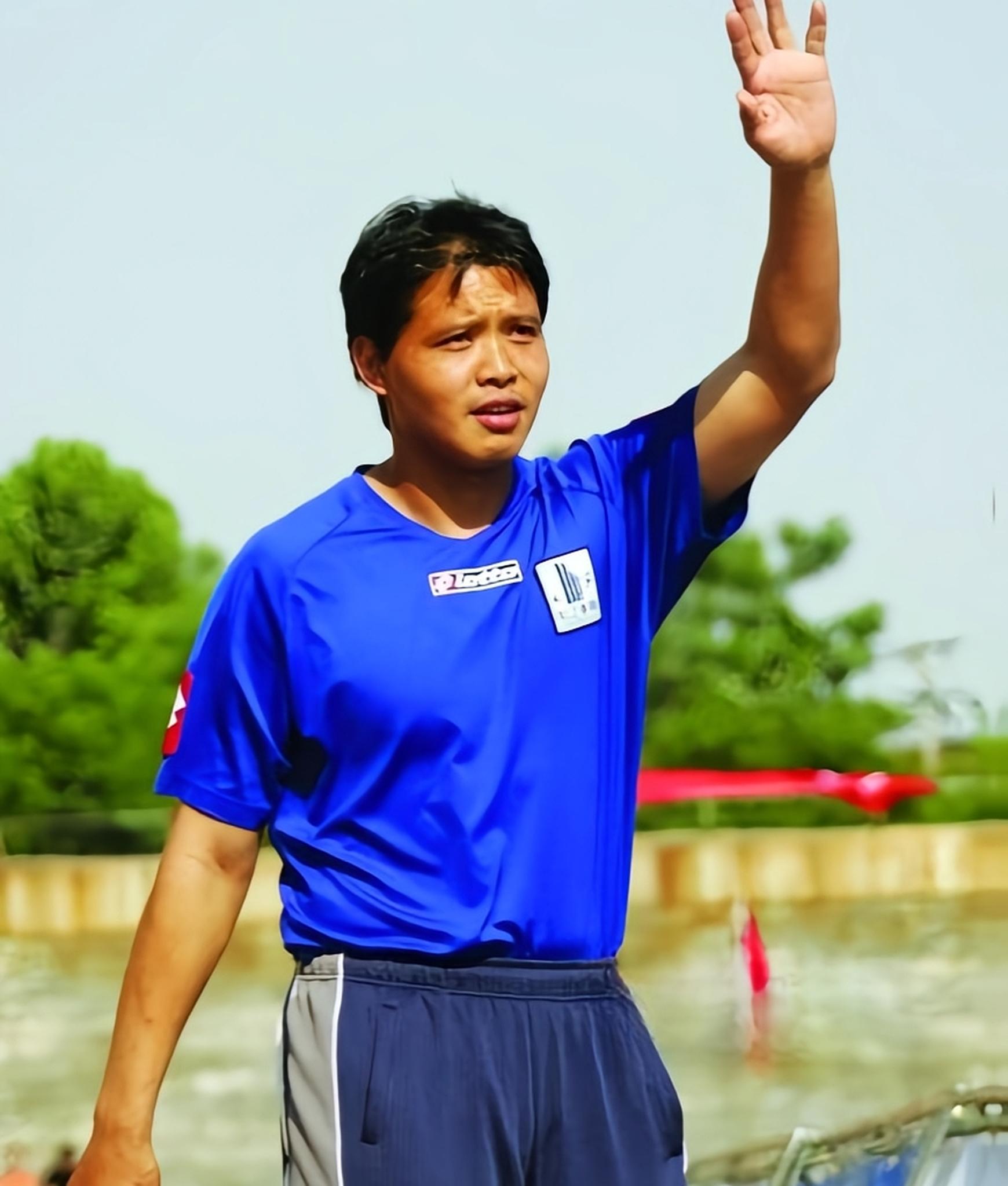 球队主教练因战绩不佳面临辞职压力