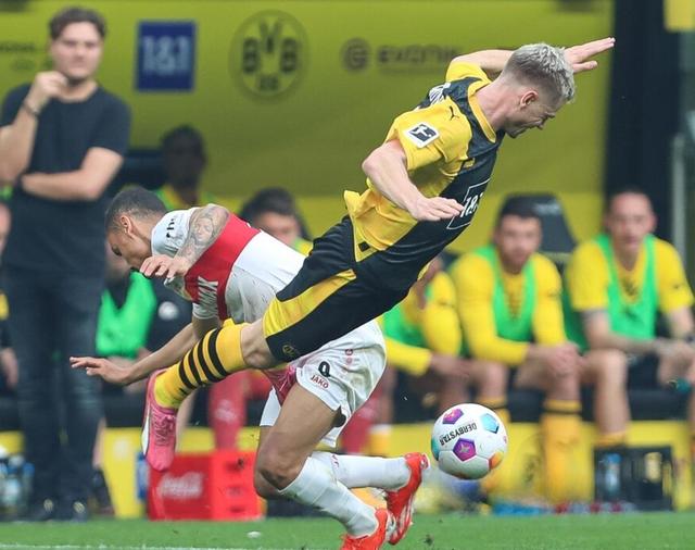 多特蒙德主场失利,连胜被终结 多特蒙德主场失利,连胜被终结