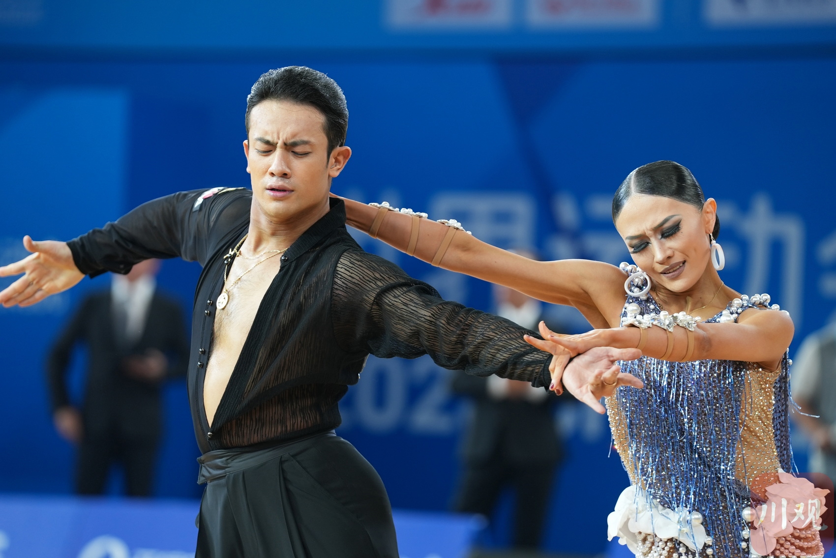 爱沙尼亚击剑选手飒爽登场,刺金夺冠 爱沙尼亚击剑选手飒爽登场,刺金夺冠