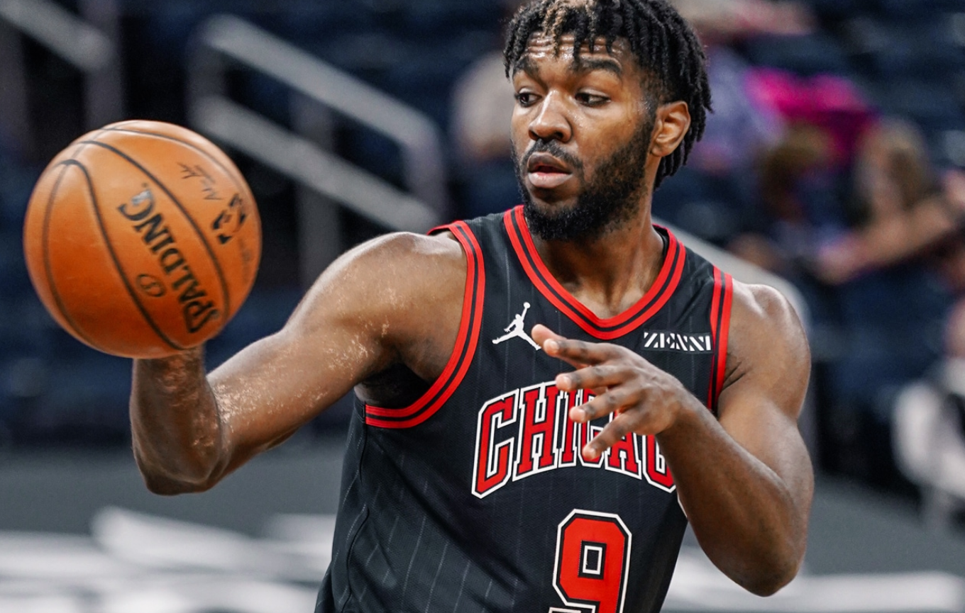 公牛逆转马刺获胜，年轻球员崭露头角的简单介绍