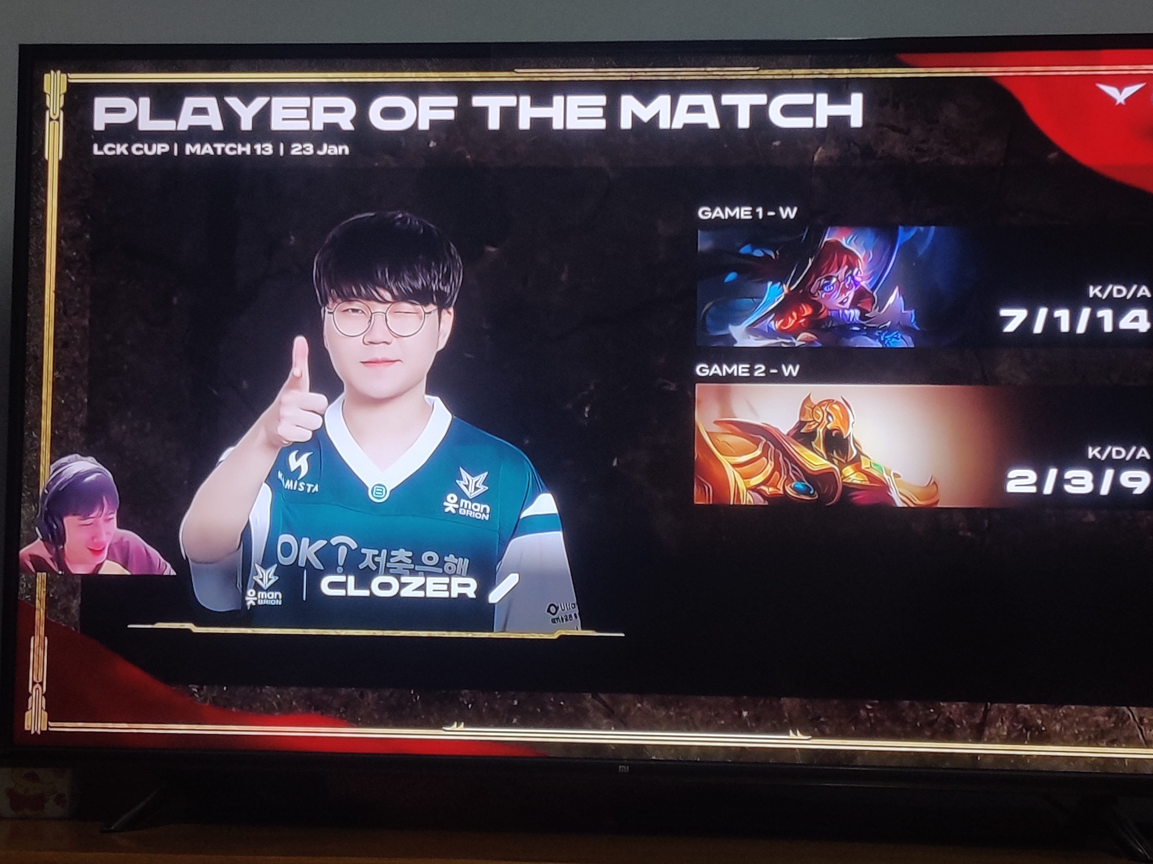 EDG力克BRO，Gumayusi开启传奇时刻鏖战多局淘汰赛，点燃全场激情的简单介绍