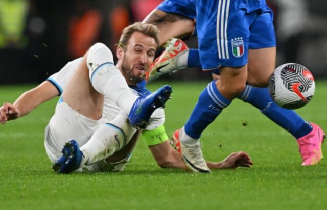 英格兰队惊险获胜,晋级希望保持稳定 英格兰队惊险获胜,晋级希望保持稳定