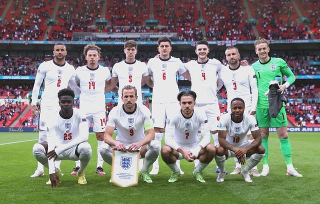 乐鱼-包含比利时队在欧洲杯赛场上实力强劲，晋级下一轮的词条