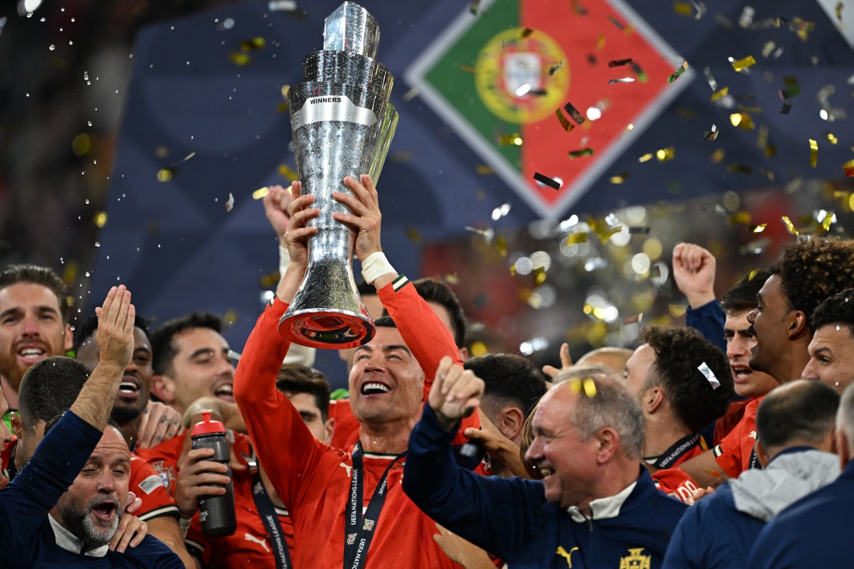 包含比利时队在欧洲杯赛场上实力强劲，晋级下一轮的词条